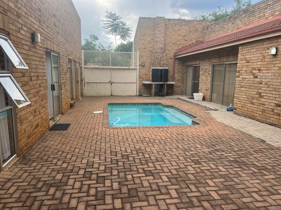 5 Bedroom Property for Sale in Potchefstroom South North West